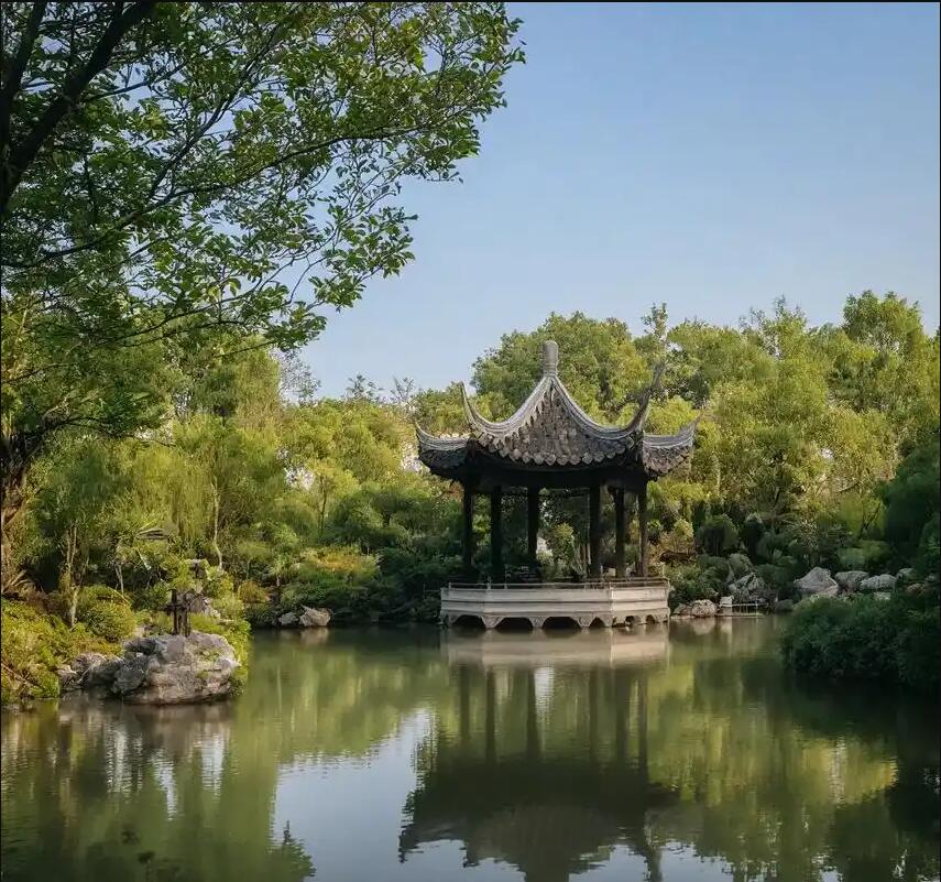 鸡西鸡冠藏心土建有限公司